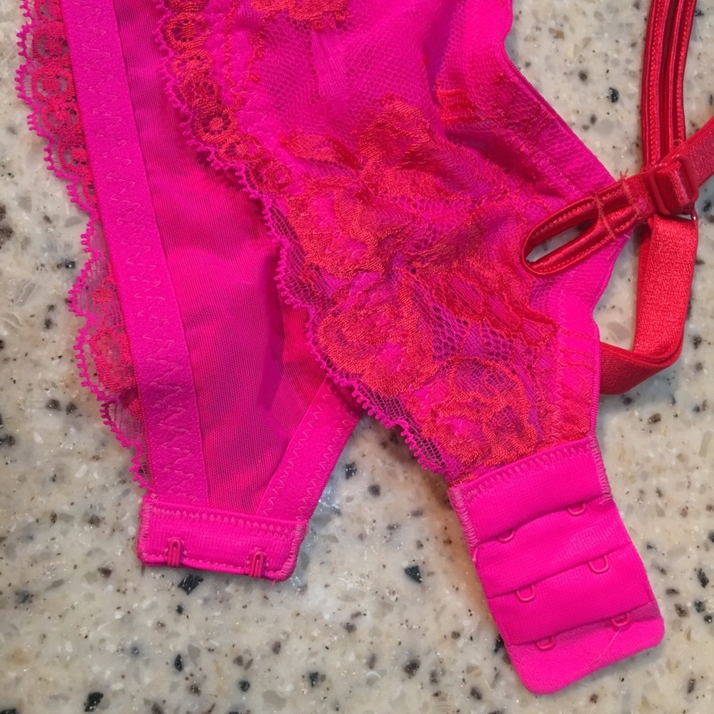 Victoria’s Secret 36D hot pink lace bra - Picture 5 of 5